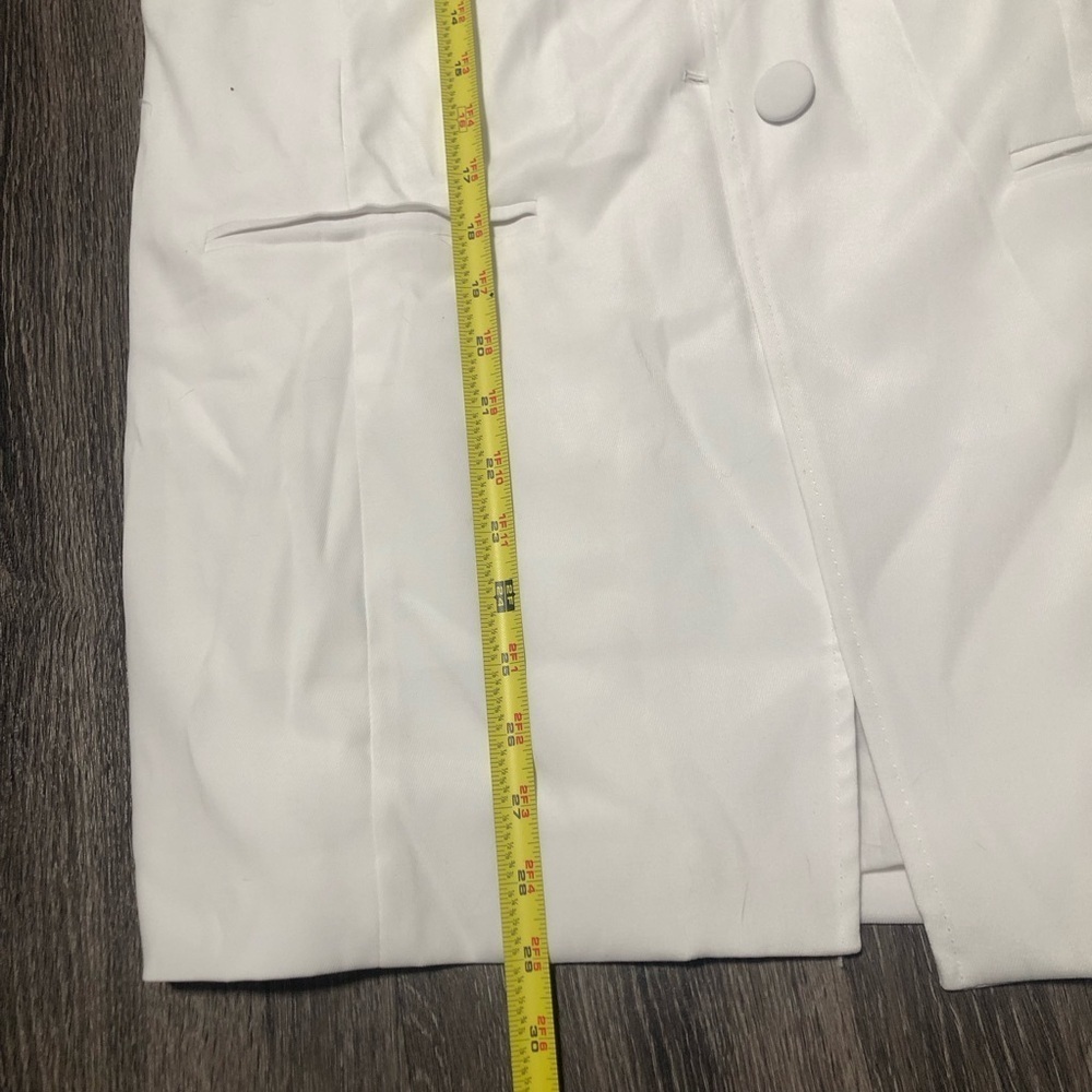 Bagatelle Collection White Sleeveless Button-Up Vest - Picture 7 of 11